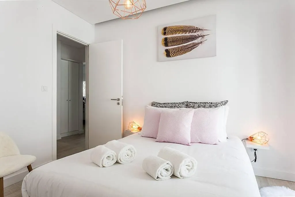 Апартаменты Alfama 52 Unique Apt With Pituresque Balcony Лиссабон Португалия